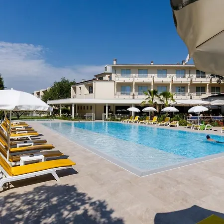Du Parc 4* Сірміоне